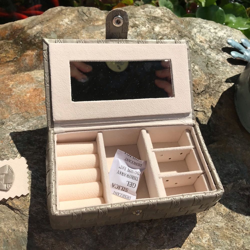 Jewelry Case - Picture 1 of 11